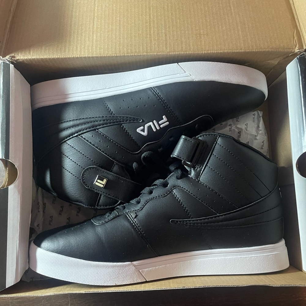 New in box Fila Men's Vulc 13 [ Black ] Fashion Sneakers - 1SC60526-013 size 10
